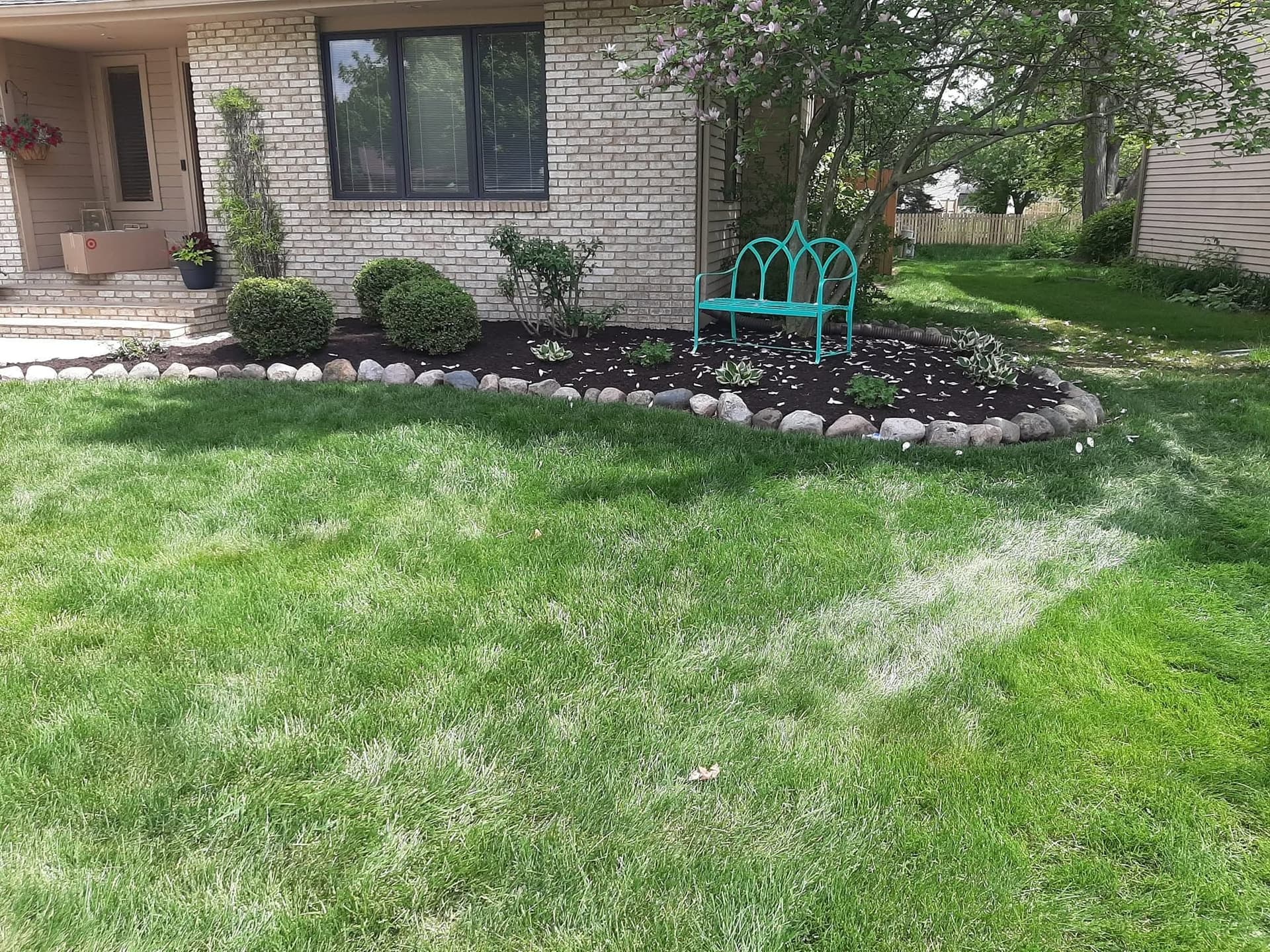 Jones Mulch Refresher